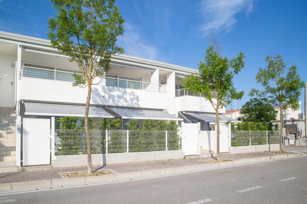 Marina Ponente Aparthotel Lido di Jesolo Exterior foto
